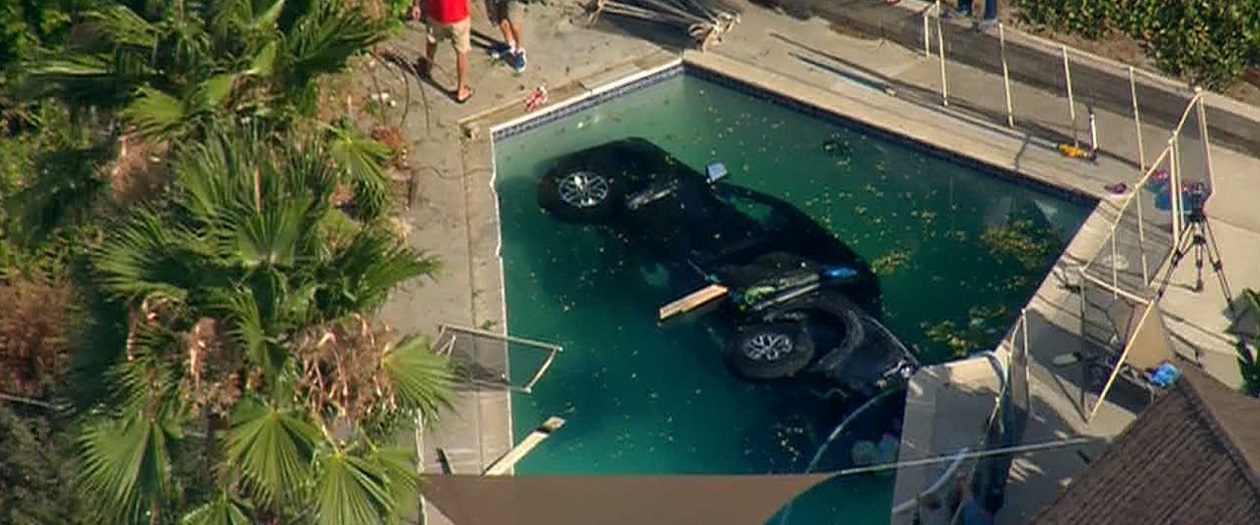 Ford Raptor Crashes Sideways in Swimming Pool