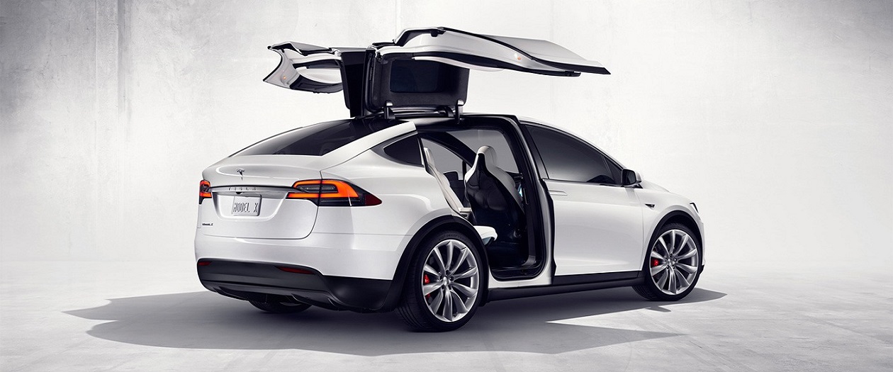 Vlogger Complains About Tesla; Buys Model X After