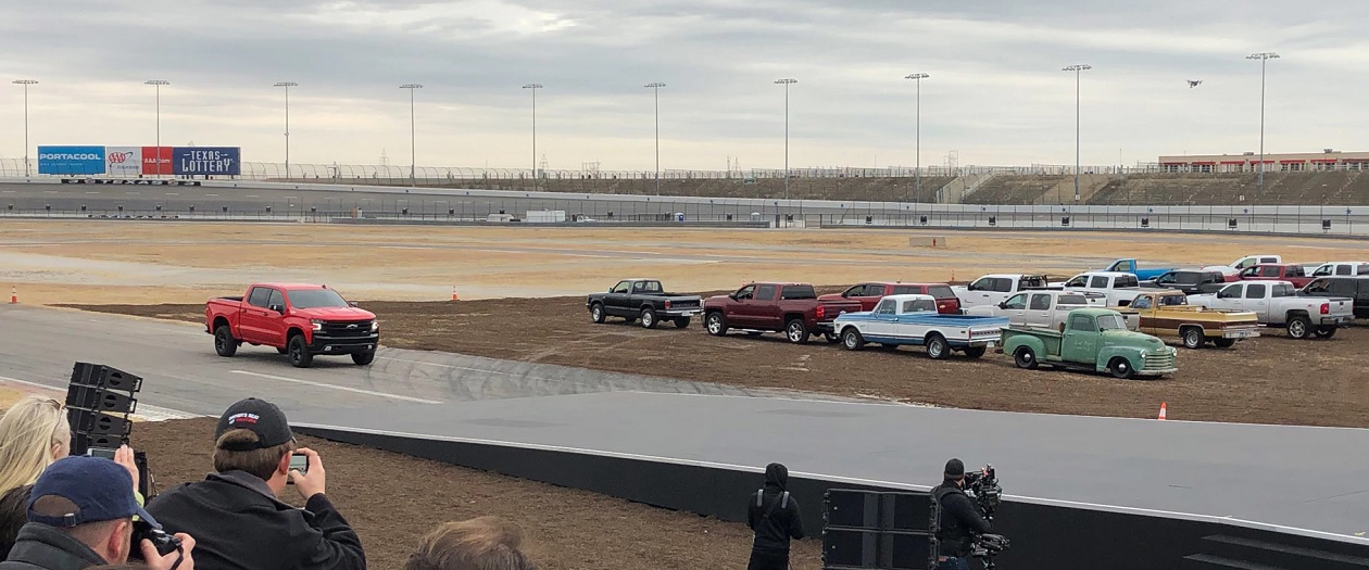 Chevrolet Helicopter drops a 2019 Silverado at Texas Event